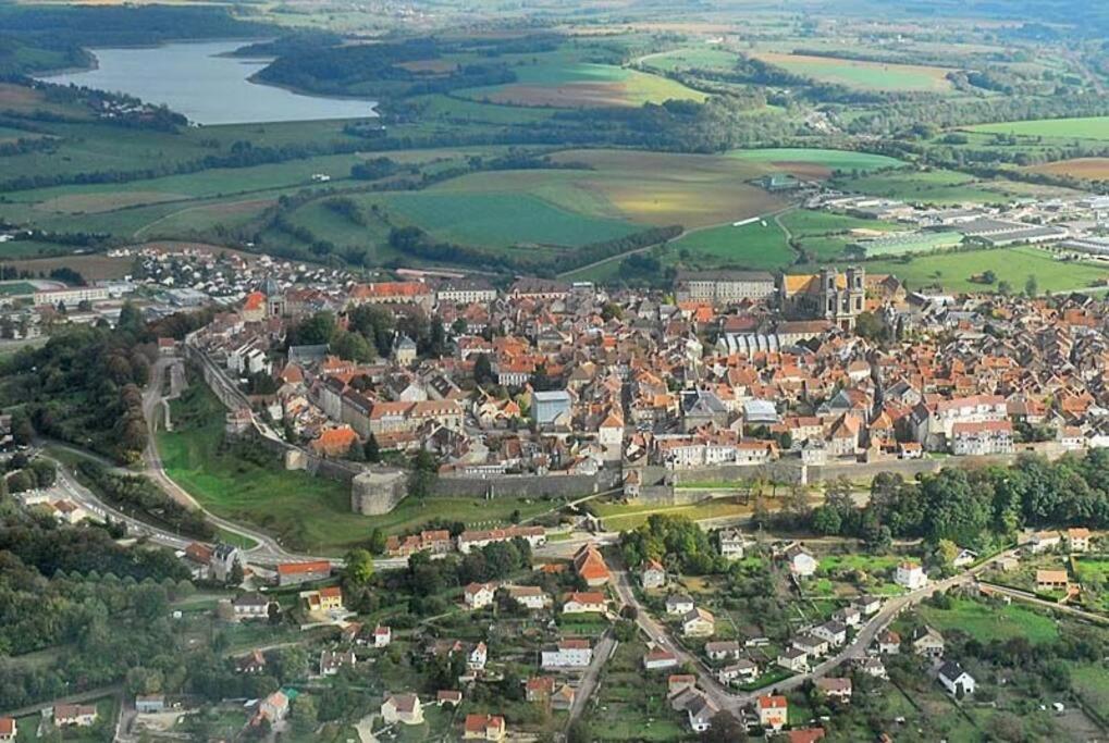 Appartement Proche Des Remparts Langres Exterior foto