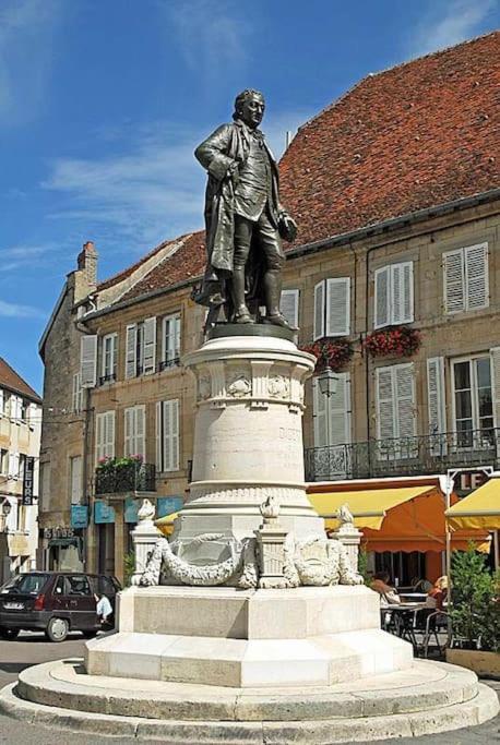 Appartement Proche Des Remparts Langres Exterior foto